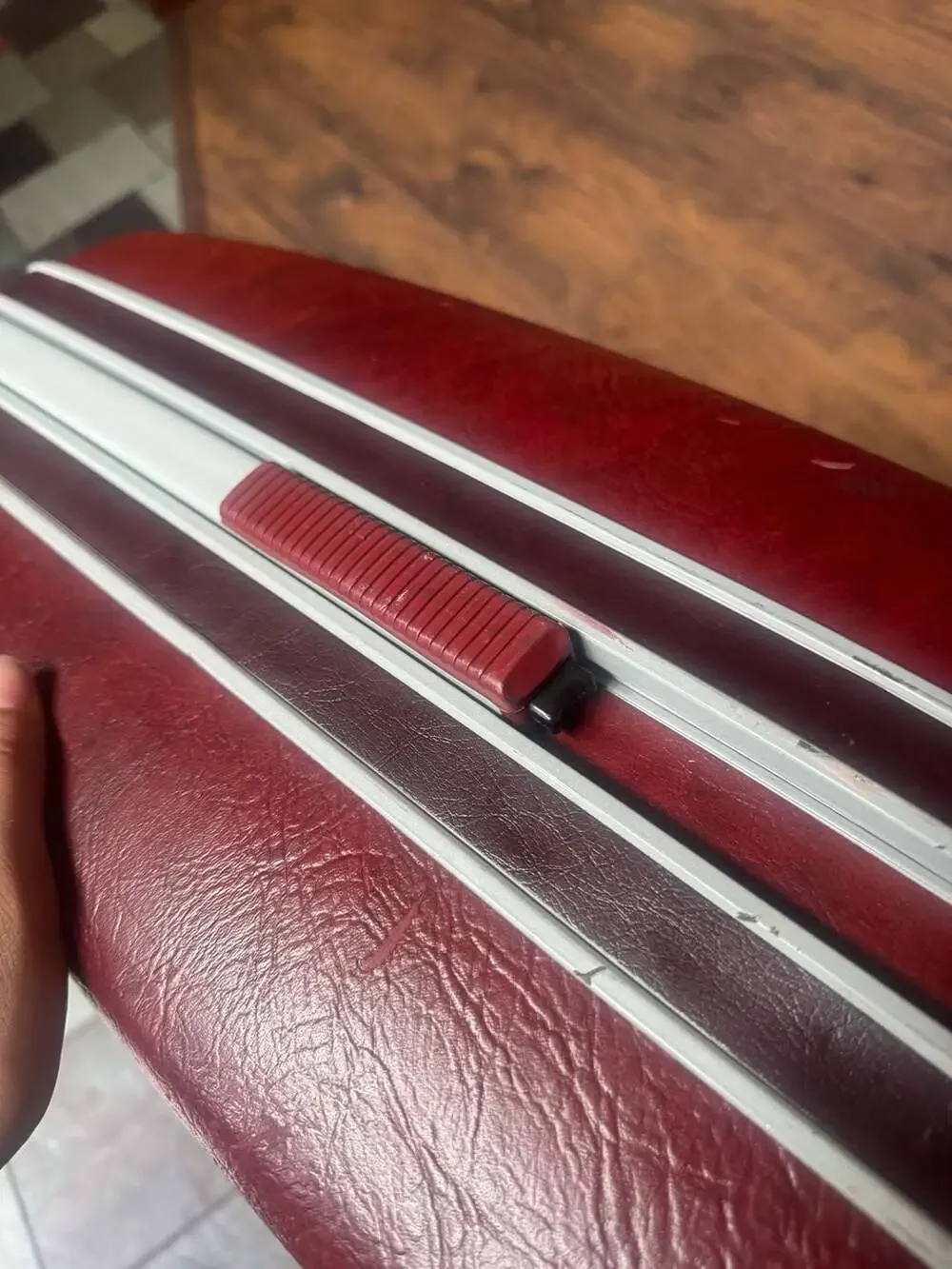 Samsonite classic silhouette